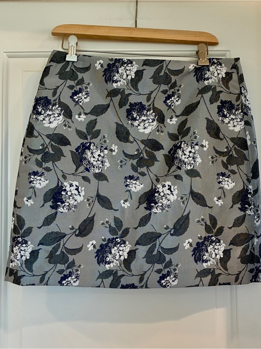LOFT Floral Mini Skirt in Navy an White - Picture 5 of 6